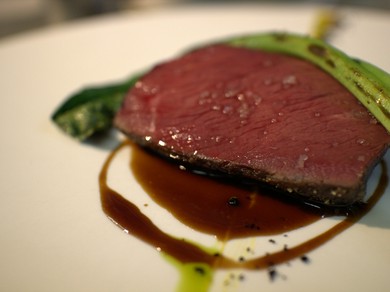 誕生日や結婚記念日など、上質な食事で心を満たす特別な一日に