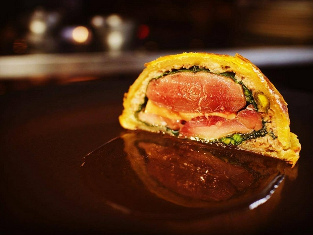 穴熊のパイ包み焼き