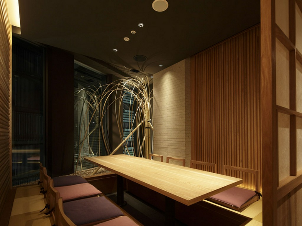 2名から予約可能な半個室と大きな完全個室も