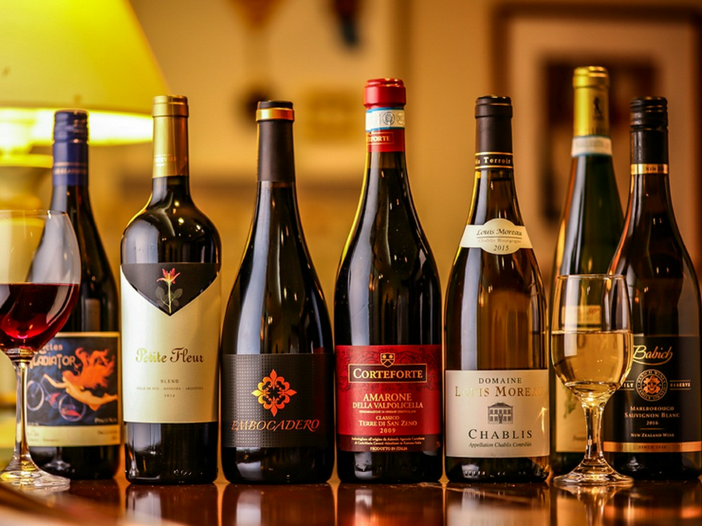 料理ごとにオススメできるワインがある強み。赤・白ワインが充実