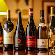 料理人自ら厳選した、料理にぴったりのワインの数々。スペイン産、イタリア産、カリフォルニア産、アルゼンチン産など、世界各国のワインが揃っています。各料理との相性はお気軽にスタッフまで。