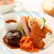 ハンバーグとエビフライを中心とした自慢の料理を盛り込んでいます。デミグラス、タルタルソースも特製
前菜エスカルゴ・ブリュレ追加コース　2970円
食後のお茶はどちらもセット料金＋440円にて追加できます