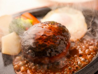 いうなれば「濃厚さっぱり」。10日間煮込んだデミグラスソース