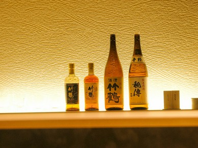 季節で変わる日本酒や、ウイスキー「竹鶴」など美酒が揃う