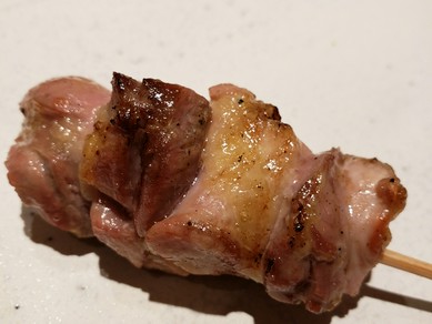 プリッとジューシー。素材の食感と甘みが引き立つ淡海地鶏の串焼き