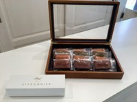 バニラとバター香る自家製フィナンシェ
フレーバーがバニラ・レモン・抹茶・ショコラの４種
箱売り　(１箱６個入り) ￥1500もございます　
数に限りがございますので箱売りご希望の方はご予約いただけますと幸いです