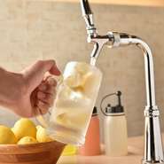 卓上に設置された専用のサワーサーバーから座ったまま、待ち時間&ストレスゼロで飲み放題！お好きなタイミングで注ぎ放題です！卓上サーバーには限りがありますのでご予約はお早めに！