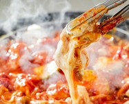 とろーりチーズがたまらない★チーズダッカルビがメインのコース。