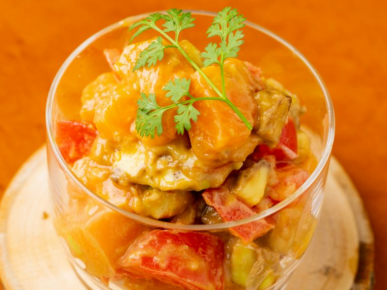 サーモンとアボカドのタルタルワサビ