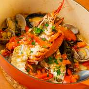 厳選された海の幸本来の味が楽しめる『活オマールエビの炭火焼き、アクアパッツァ、パスタ、リゾットなど！お好きな調理法で!!』★数量限定商品となるため、ご希望の方は事前にご予約を頂けると確実です。