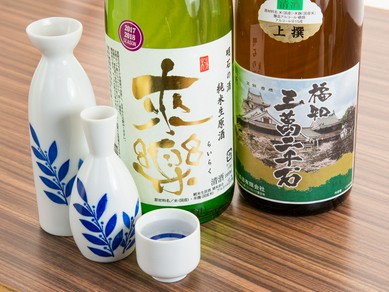 すっきりとした吞み口が特徴の地酒は新鮮魚介と好相性