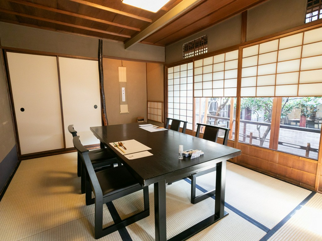 プライベート空間で、ゆったりくつろぎながら中華を食す