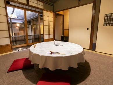 二人の時間をゆったりとくつろぎ、心に残る会食を