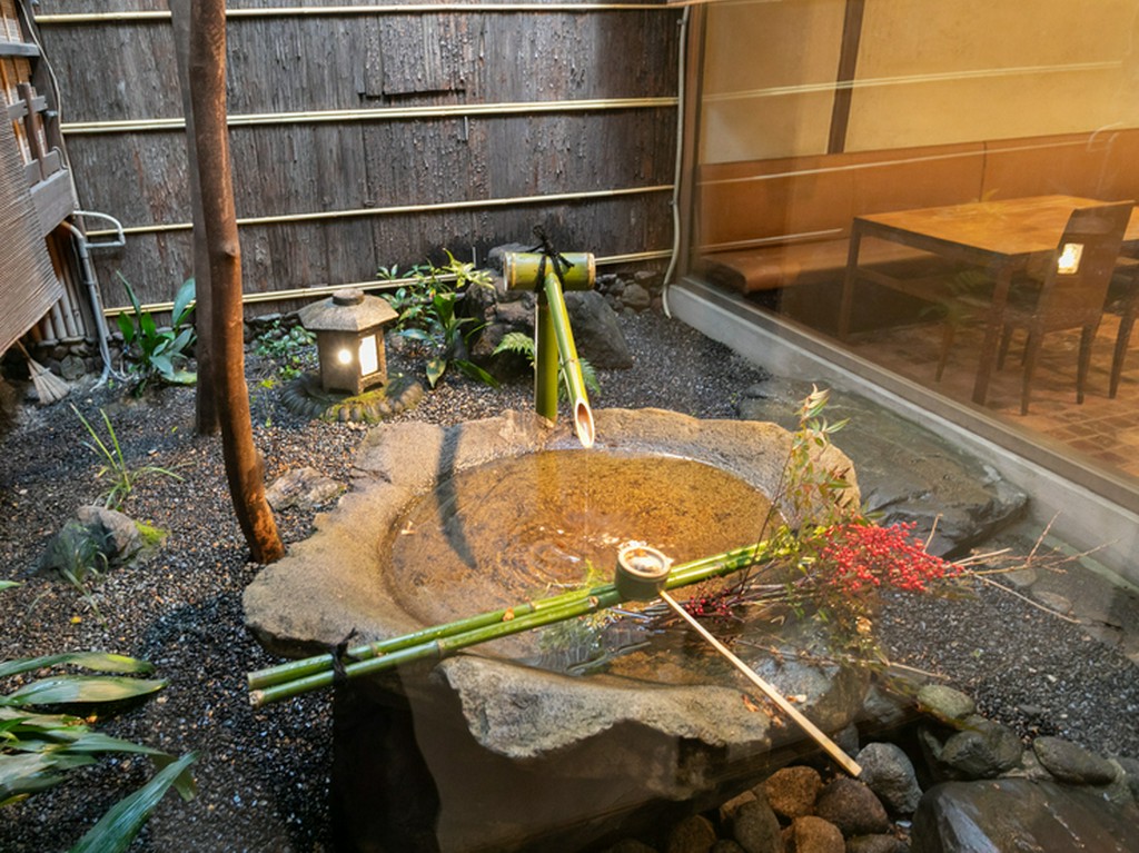 気心の知れた友人たちと会話に花を咲かせる、賑やかなひと時