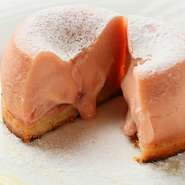 小麦粉は愛知で栽培される「あゆちのみのり」を使用しています。また卵は飼料に遺伝子組み換え食材を使用していない希少な三重県産NON-GMO、牛乳はJAS認定有機牛乳を採用。身体に優しい素材を選りすぐっています。