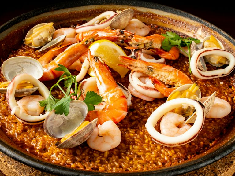地中海の香りが食欲を掻き立てる『海の幸のパエジャ』