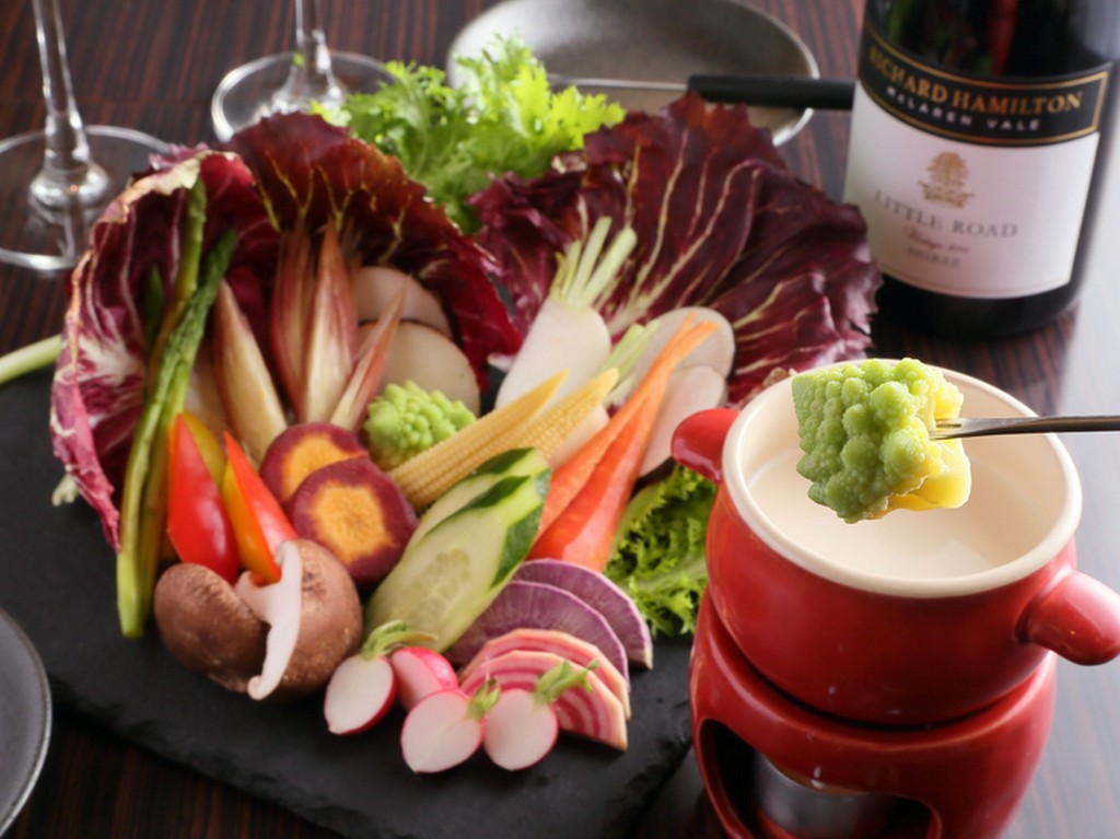 シェフ厳選の野菜を使った『農園野菜の豆乳バーニャカウダ』