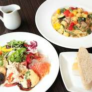 前菜四種盛、焼き立てパン、
選べるパスタ、デザート&ドリンク