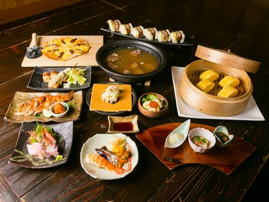 旬の魚介料理や自慢の皿が集う4000円の『おすすめコース』