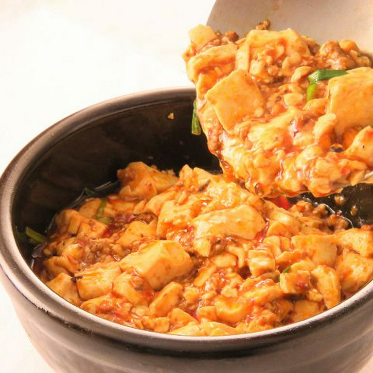 本場四川の香辛料をふんだんに使用する麻婆豆腐や羽根つき餃子
