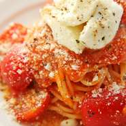 前菜、パスタが選べて、デザート、食後のお飲み物が付く
一番人気のコース。