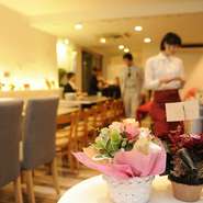 普段使いはもちろん、あらゆるシーンで利用いただけることが当店の強みです。貸し切りによる結婚式の二次会利用や、顔合わせ・接待といった大切なシーンでもご活用ください。