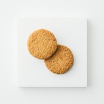 ココナッツの食感とほんのりとした甘さを楽しめ、
シナモンの繊細で上品な風味が特徴のサブレ