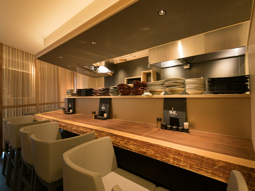 ひとり訪れ、カウンター席ならではの特権を満喫する