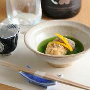 “季節の素材をいかにひと皿で組み立てるか”を、個人的な料理のテーマに掲げています。『甘鯛天ぷらとれんこん蒸し』の料理全体を通しての調和は、自分の中でも納得できる逸品です。