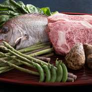 瀬戸内の天然の真鯛やセレベスという芋など香川はとにく土地が裕。地元で"まんば”と呼ぶ、高菜の仲間の葉野菜、豆腐と煮込んだ料理は香川では誰もが知る郷土料理に仕立てられます。