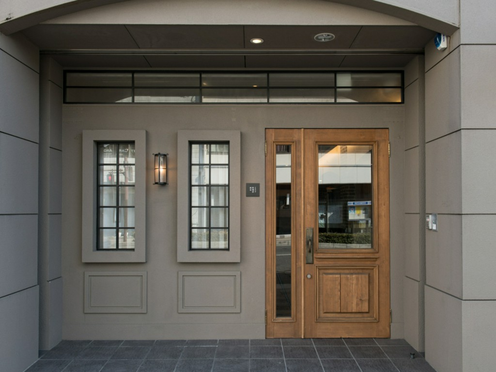 シックでシャレたファサードに、早くも高まる期待