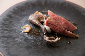 冬を実感する取り合わせで、独自の創意も感じられる『鳩とタルティーボ』