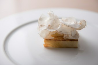 ゲストも認めるスペシャリテ『ブラウンマッシュルームのクロスティーニ』