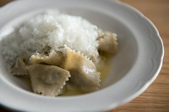 愛媛県で育てられた家禽を詰物にした自家製パスタ『雉のアニョロッティ』