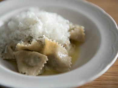 愛媛県で育てられた家禽を詰物にした自家製パスタ『雉のアニョロッティ』