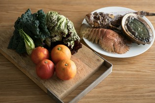 移転以来、徐々に仕入先を拡大して揃えた、愛媛産の食材たち