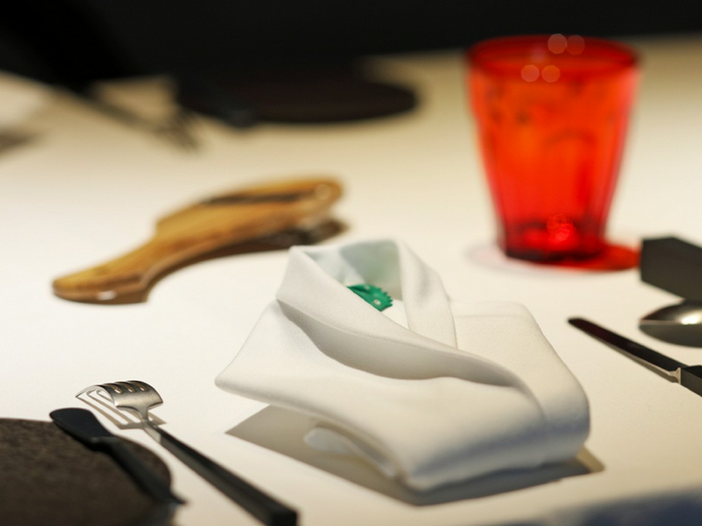 おしゃれなテーブルセッティングと落ち着いた空間