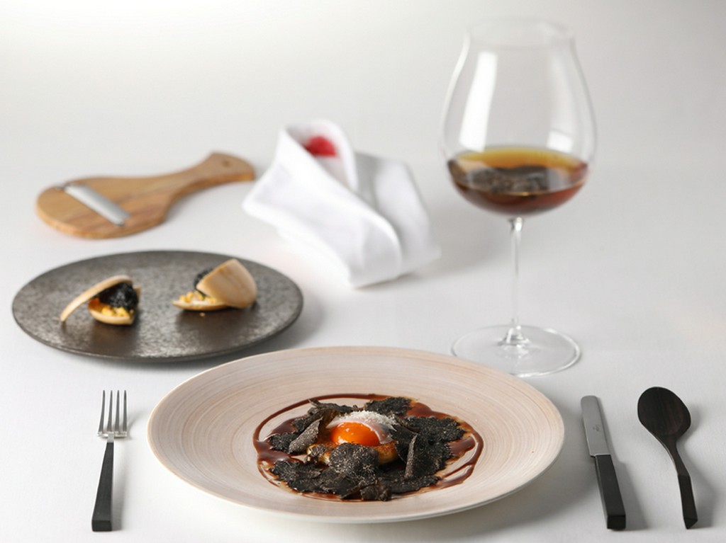 旬の食材を味わうスペシャルコース。トーストはもちろん、さらにトリュフをたっぷり堪能して頂きます。