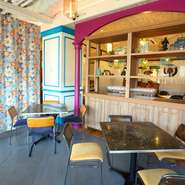 店内はベビーカーでもそのまま利用でき、キッズメニューの用意もあり。恵比寿駅直結、駅ビルならではの充実した設備で、ママ会にとっても心強い味方です。