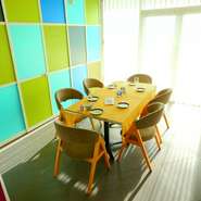 シーンや人数に合わせたプランや個室を用意可能。昼は個室でのランチミーティング。夜は華やかな宴会にとビジネスシーンにも活躍。パーティー用のプランもあり、公私問わず利用したくなるお店です。