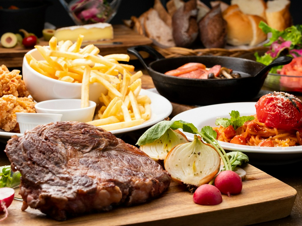 ご利用シーンに合わせて選べる3タイプ。肉厚ステーキやパスタなどご宴会に最適なコース料理をご用意。