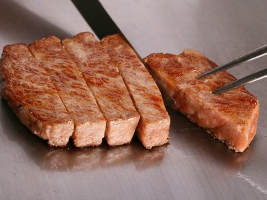 赤身肉の旨みを堪能できる『白老町産黒毛和牛』