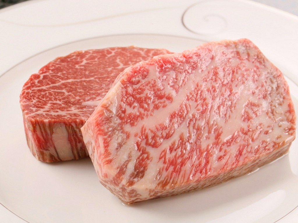 雄大な自然に育まれた、十勝産の黒毛和牛を使用