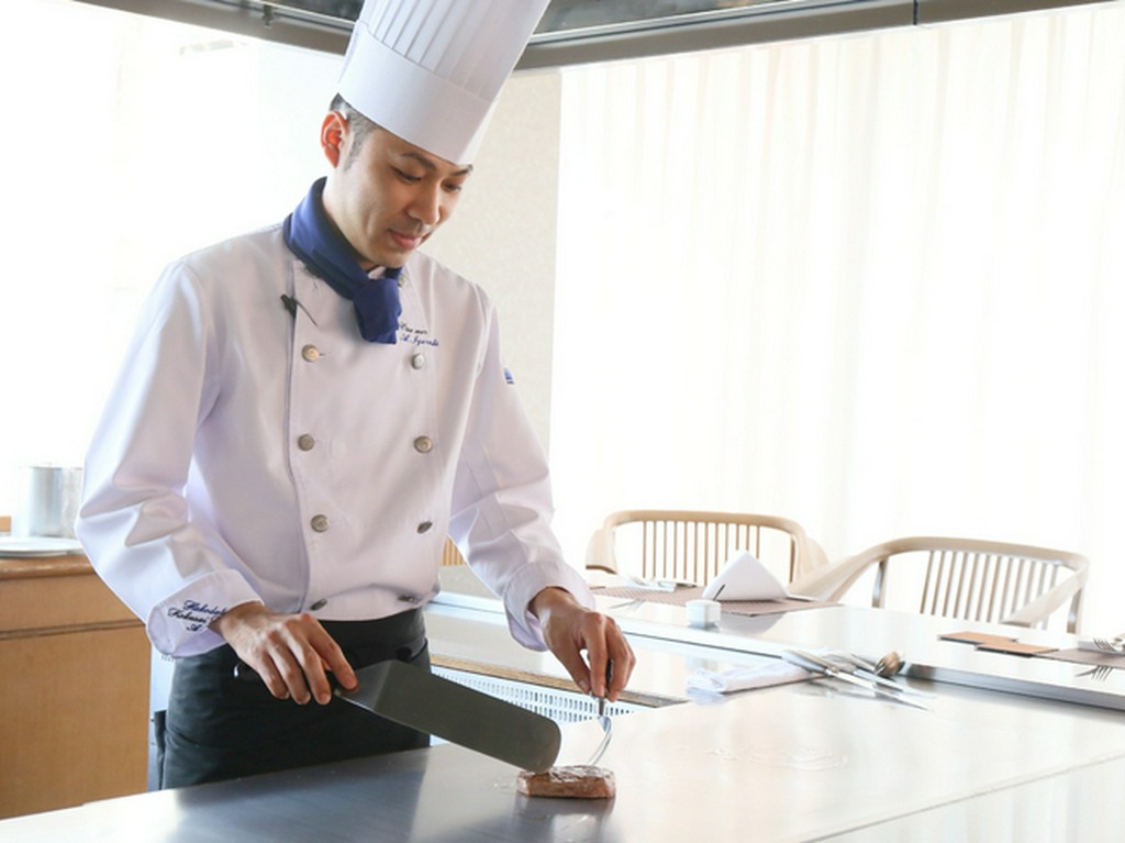 抜群の火入れとパフォーマンスで極上のひとときを演出