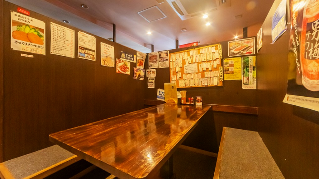 テーブル席は、半個室的な感覚で椅子でゆったりと