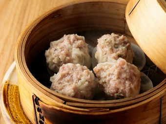 豚肉と隠し味に加えたエビや椎茸が絶妙なバランス『焼売』