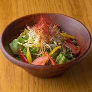 韓国料理の定番中の定番のサラダです！
