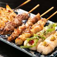 看板メニューである『焼鳥』と『骨付鳥』は丹精込めて焼き上げた当店自慢の品です。上質な素材はもちろんですが、丁寧な串打ちや絶妙な焼き加減は当店ならではだと思います。鶏本来の旨みをぜひ味わってください。