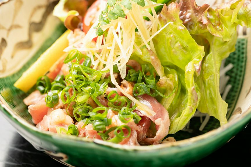 力強い、自然の味わいを感じる、朝びきの新鮮な鶏