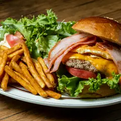 オーナーイチ押し！迷ったら選んでほしい『ベーコンエッグチーズバーガー』